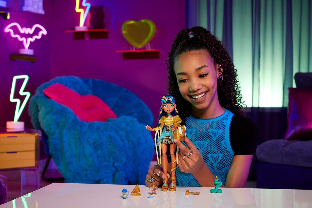 Monster High Cleo Denile ja Tarvikkeita