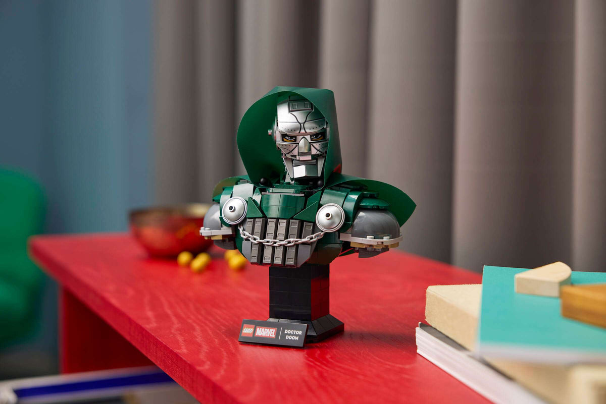 LEGO 76345 Marvel Tohtori Doomin Rintakuva