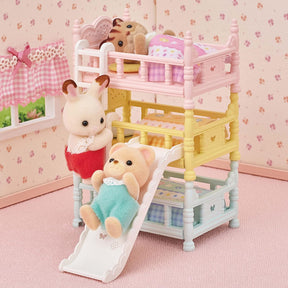 Sylvanian Families 5741 Kolmoiskerrossänky Liukumäellä