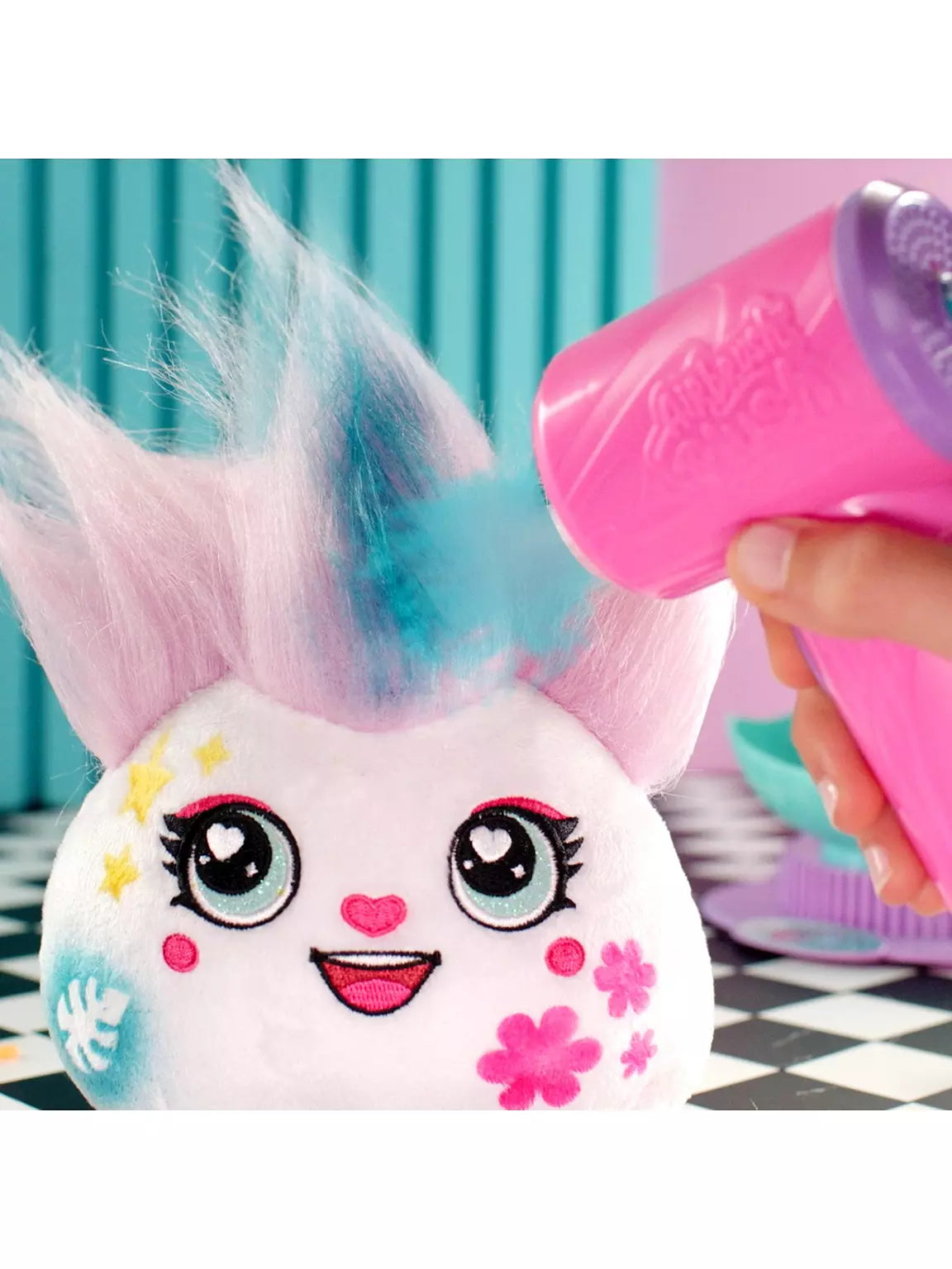 Airbrush Plush Hairrific Salon Pesula/Kampaamo
