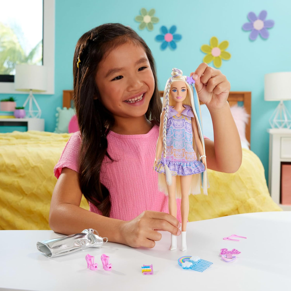 Barbie Vaaleatukkainen Nukke Kissamekolla