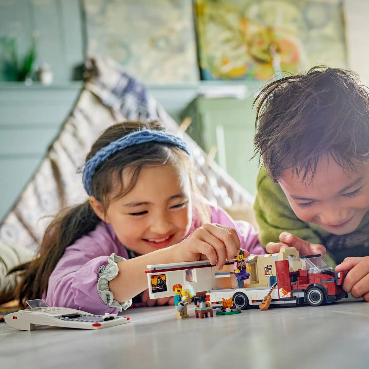 LEGO City 60454 Seikkailulomalaisten Matkailuauto