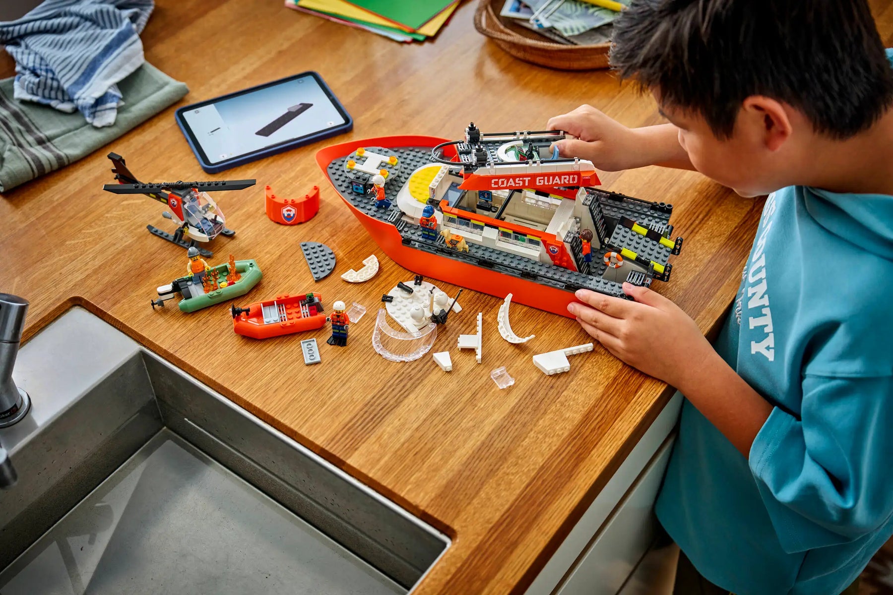 LEGO City 60504 Rannikkovartioston Pelastusalus ja Helikopteri