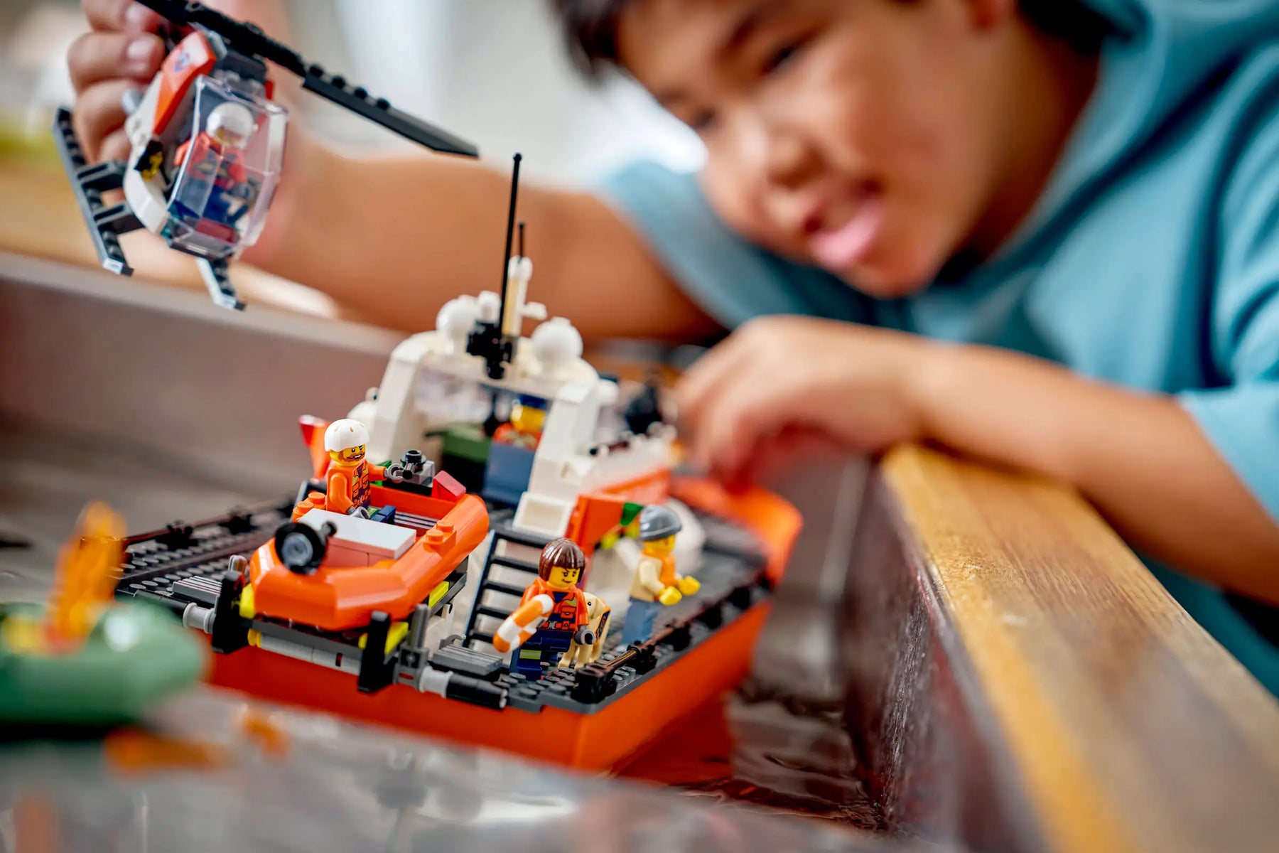 LEGO City 60504 Rannikkovartioston Pelastusalus ja Helikopteri