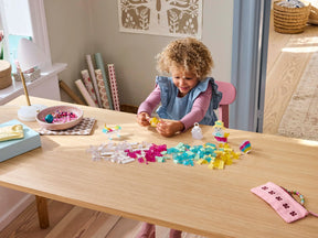 LEGO Classic 11040 Läpinäkyvien Palikoiden Taikalaatikko