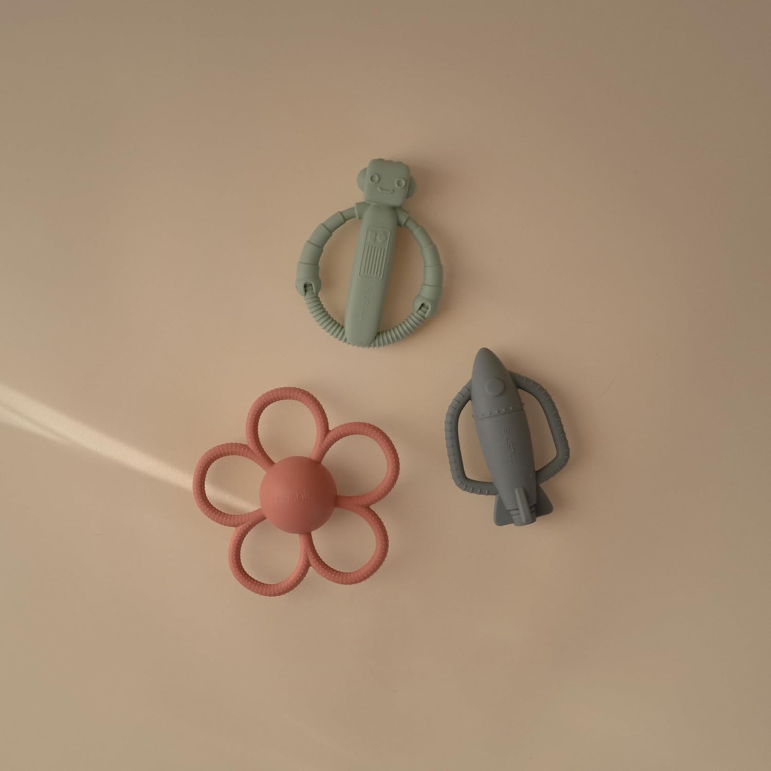 Mushie Rocket Rattle Teether Raketti Purulelu